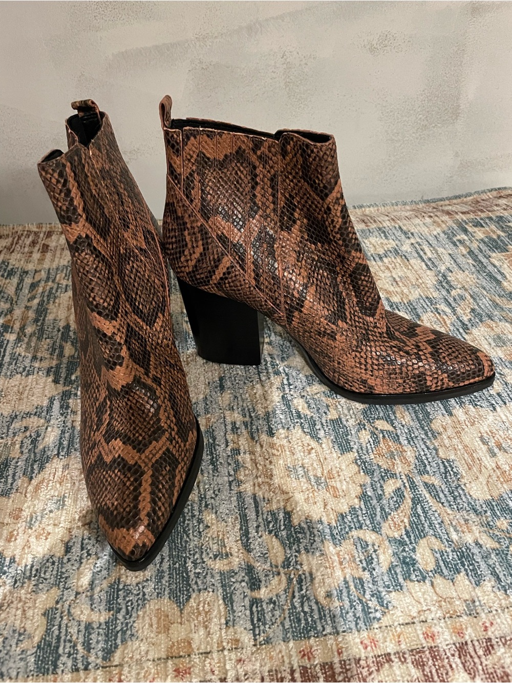 NWOT Women’s Brown Snake-Print Pointed Toe Ankle Boots size 10